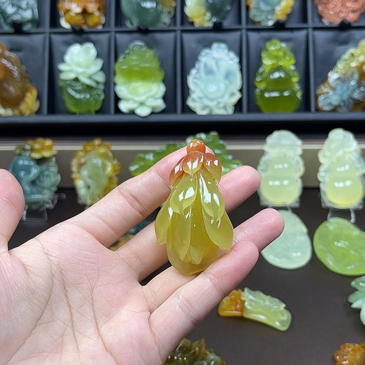 安****未镶嵌蛇纹石玉吊坠(不含链)