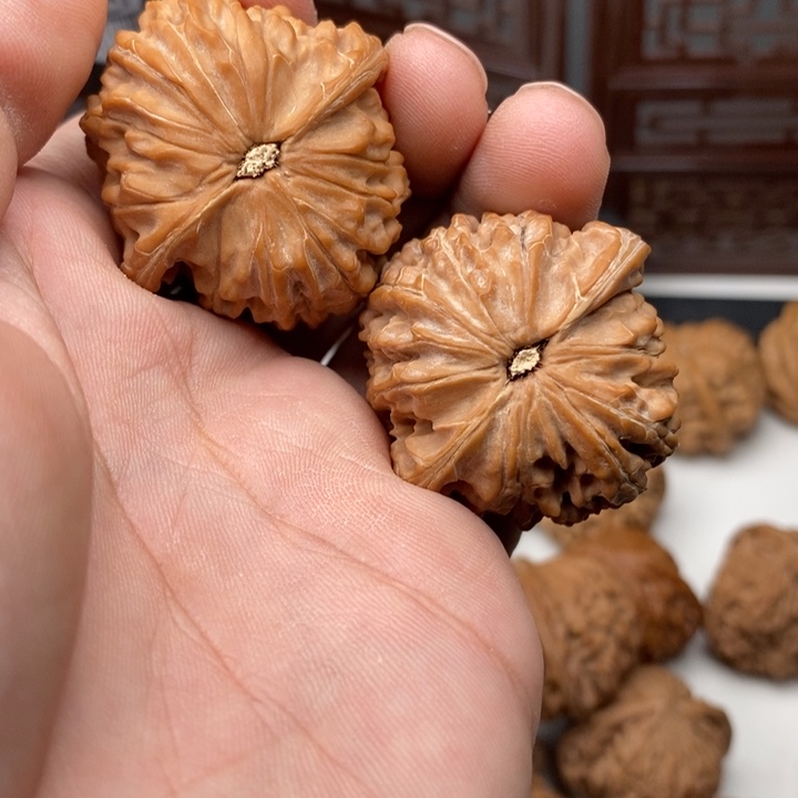 文玩核桃吊坠育****享39磨盘
