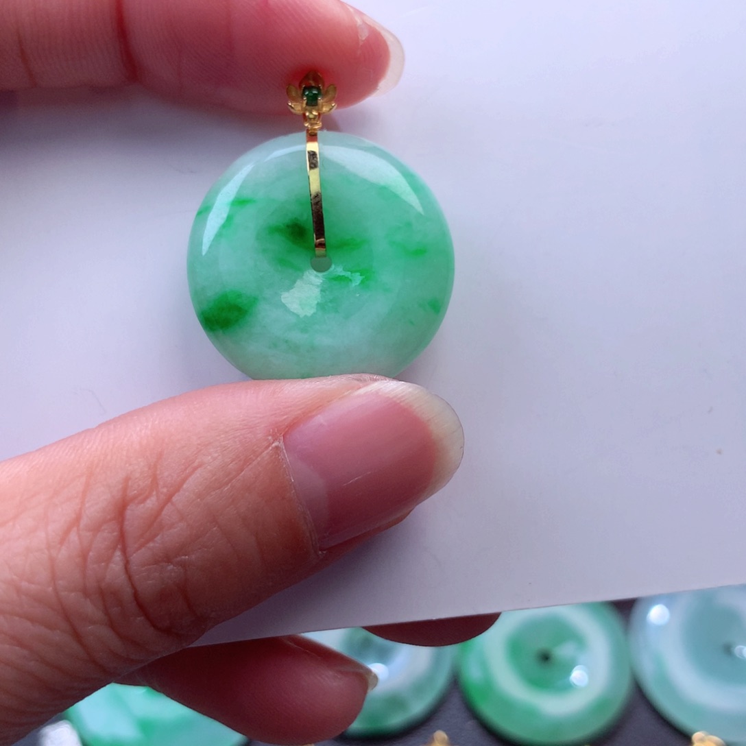 翡翠吊坠(不含链)18K金镶嵌