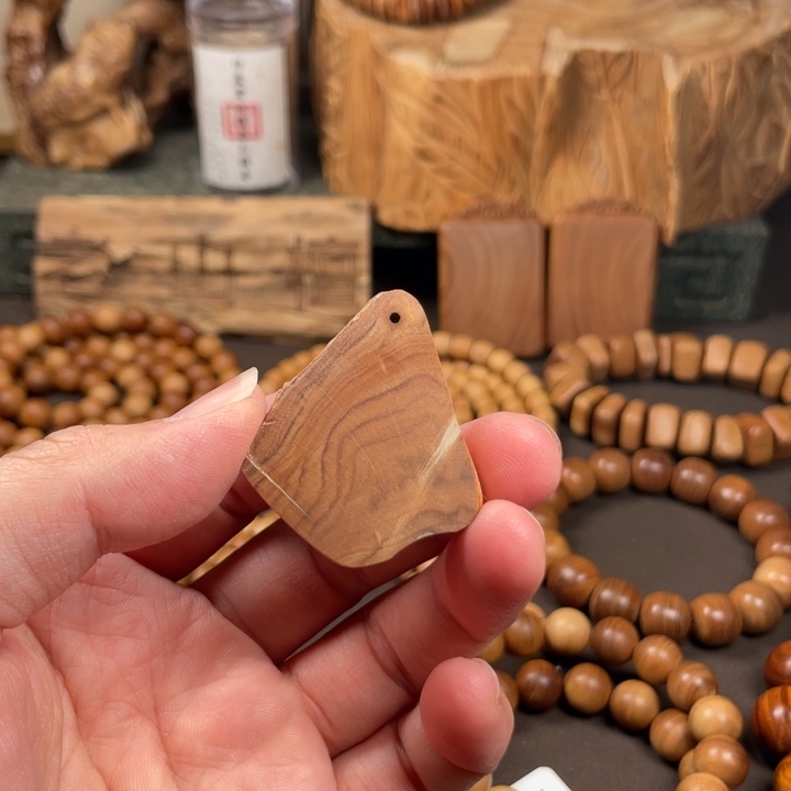 檀香木老山檀随形小吊坠