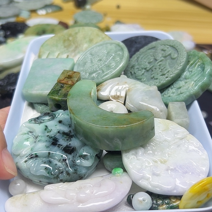 山***水翡翠未镶嵌颈饰天然翡翠165