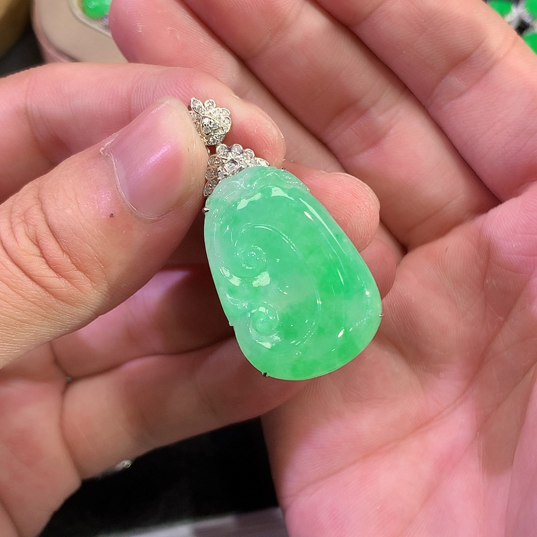 翡翠吊坠(赠链)18K金镶嵌韩*