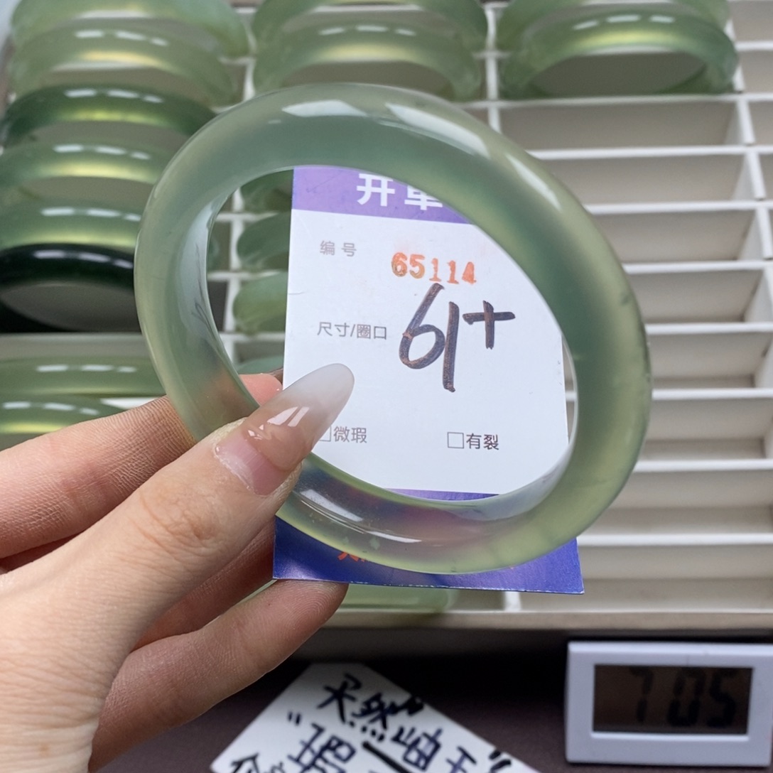 蛇纹石玉手镯未镶嵌