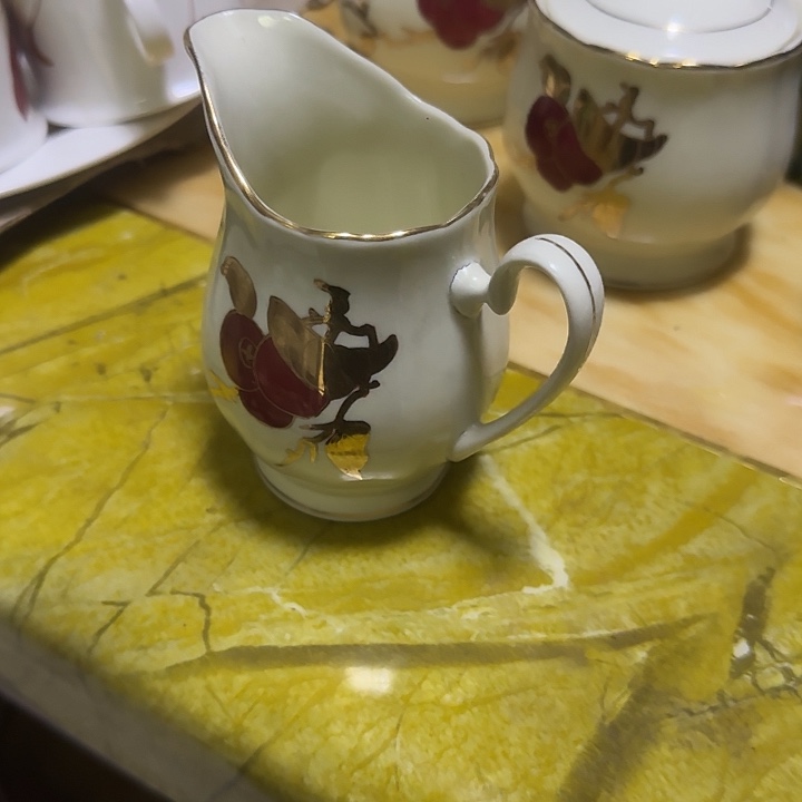 小***宝瓷片陶瓷盘子碗啥都有