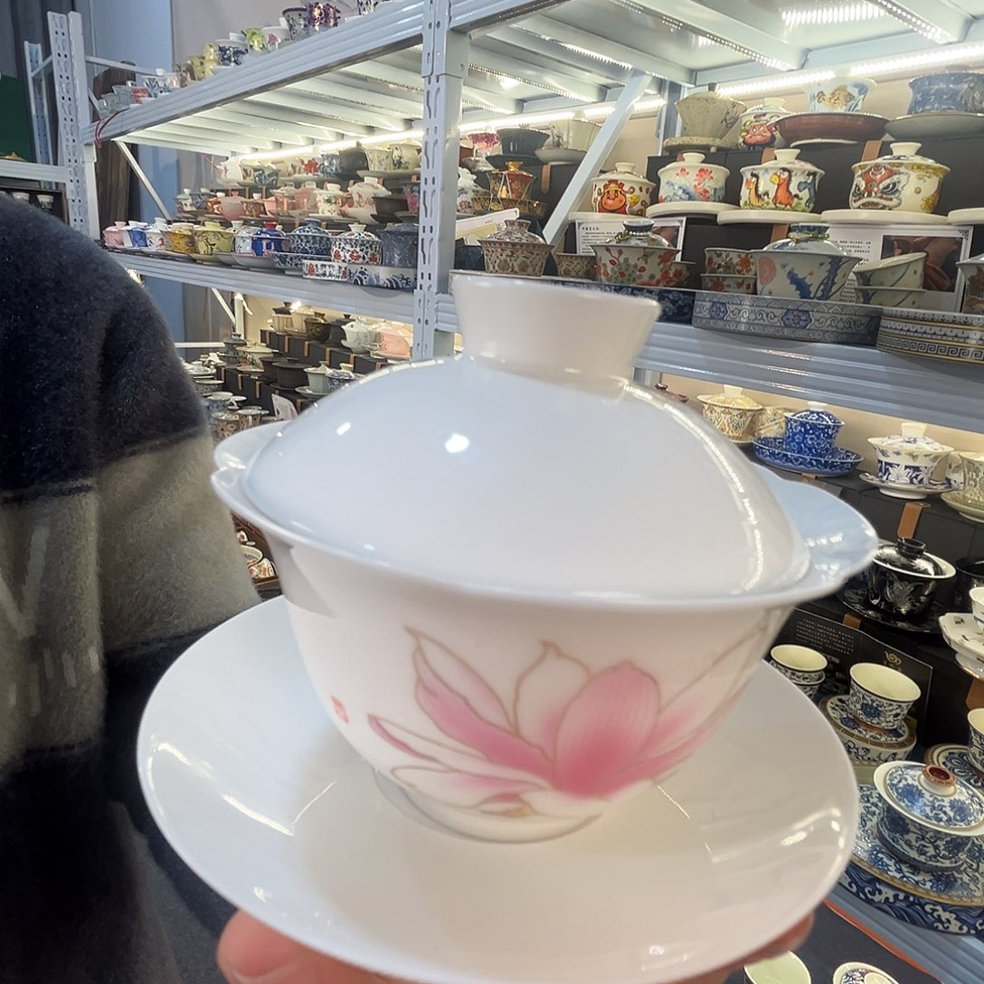 这些盖碗很漂亮！！！