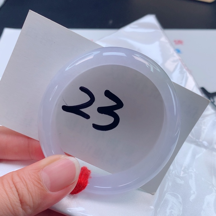 翡翠手镯未镶嵌冰