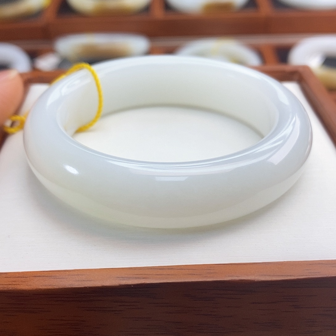 和田玉（白玉）手镯未镶嵌