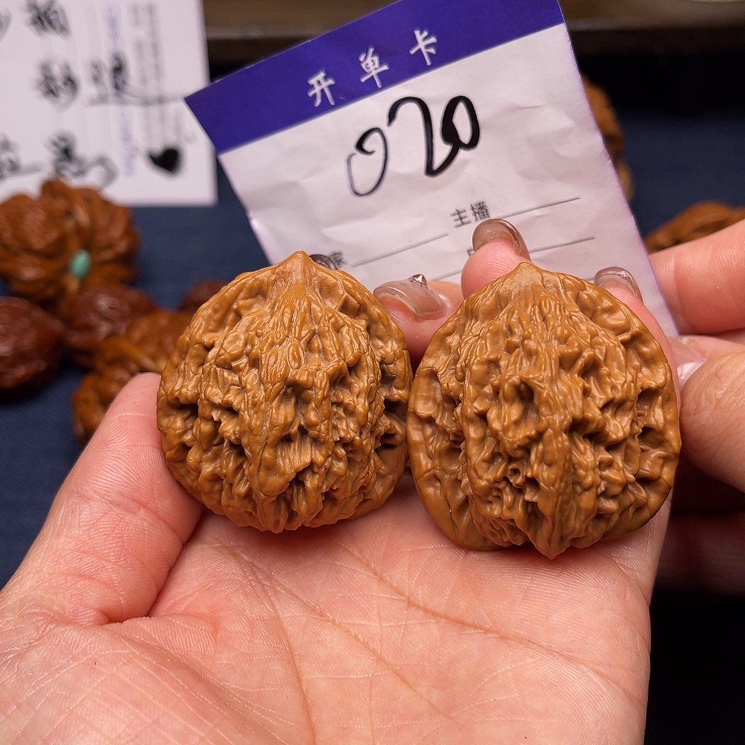 文玩核桃吊坠麦穗虎头40