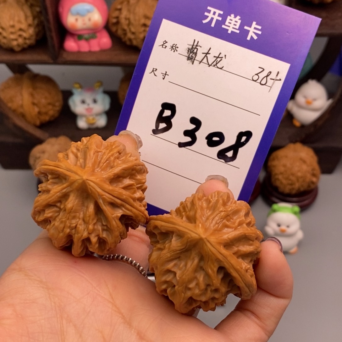 文玩核桃吊坠曹大龙