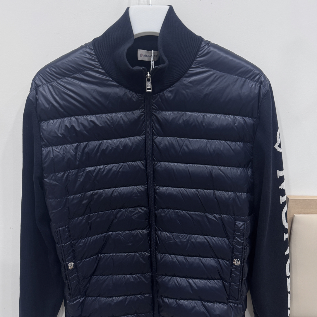 未使用 MONCLER /XL码/午夜蓝针织拼接羽绒服