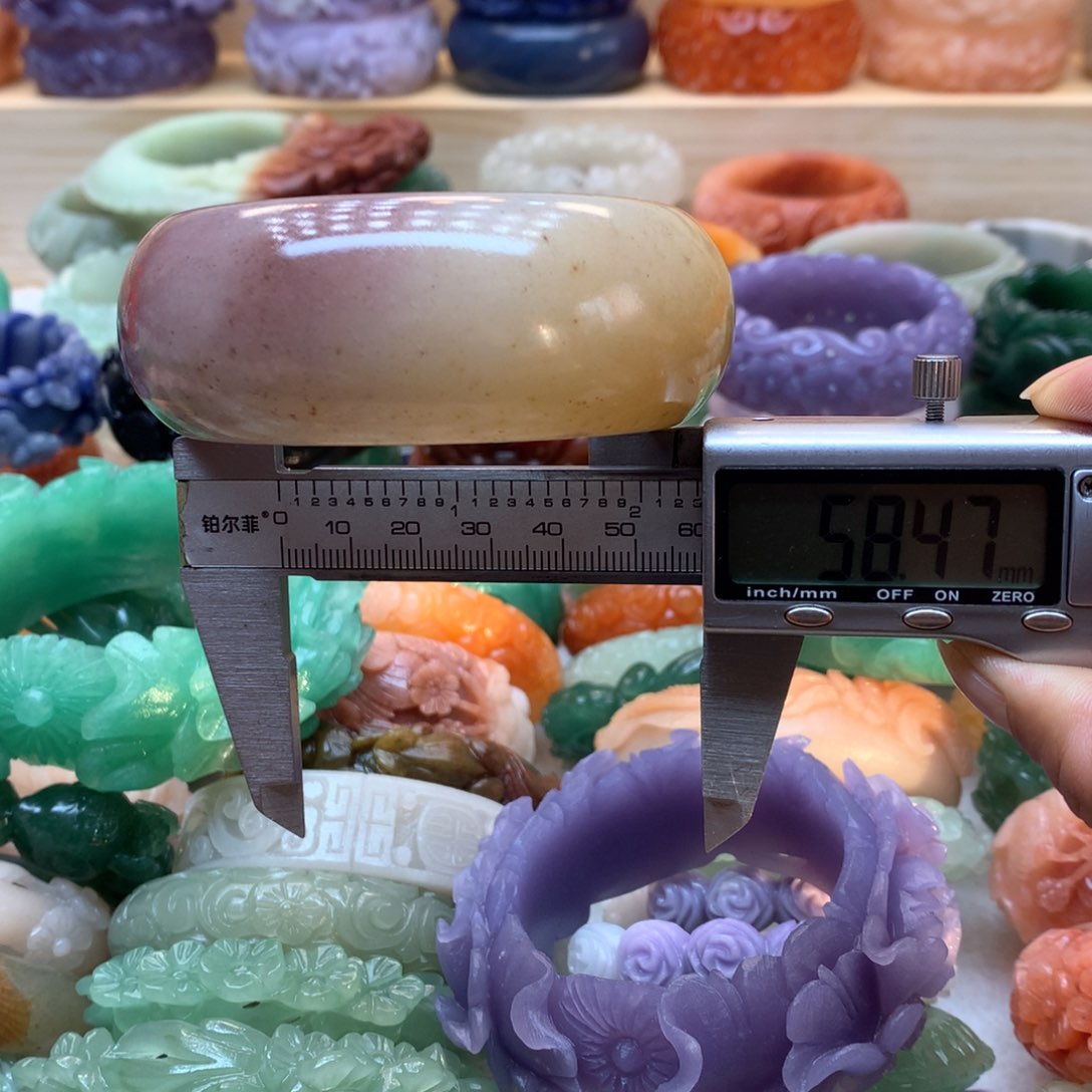 未镶嵌手镯石英质玉