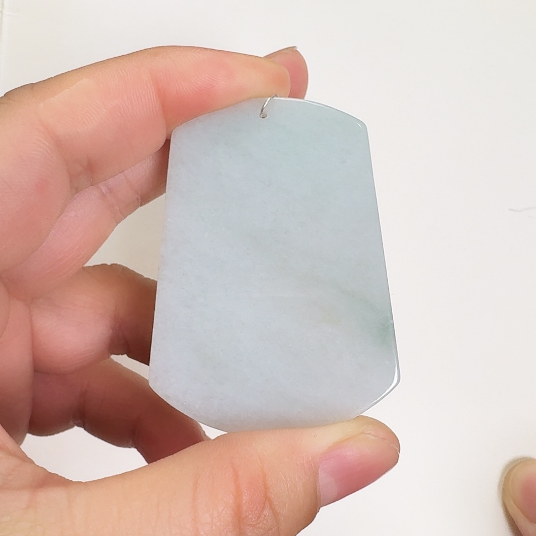 翡翠颈饰未镶嵌无事牌