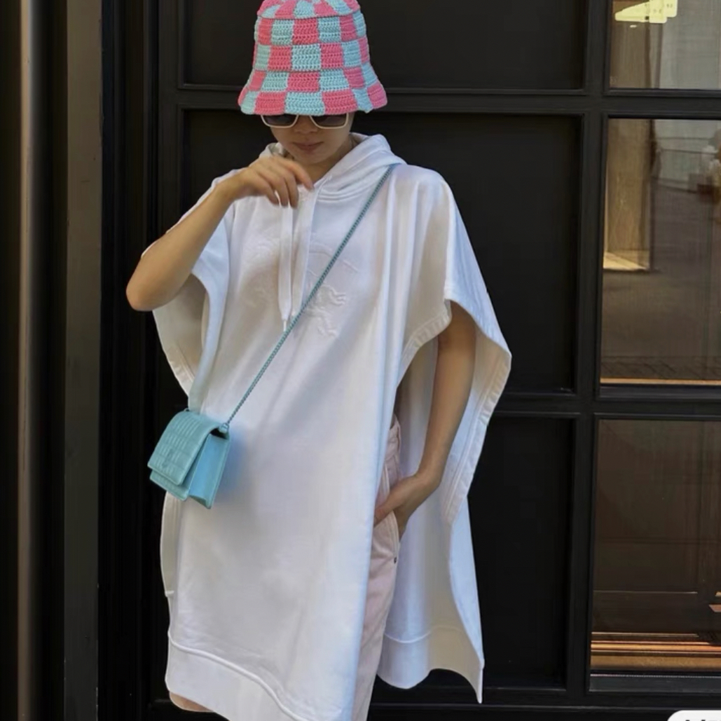 99新 BURBERRY/博柏利 战马标图案斗篷 /176*88/A04031/衣长100