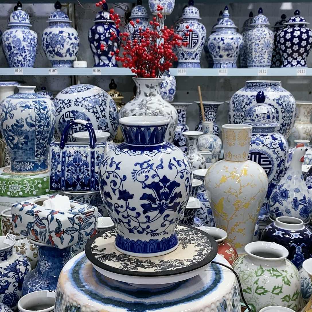 【闪购商品】摆件缠枝莲花瓶瓷器22.7.15………………