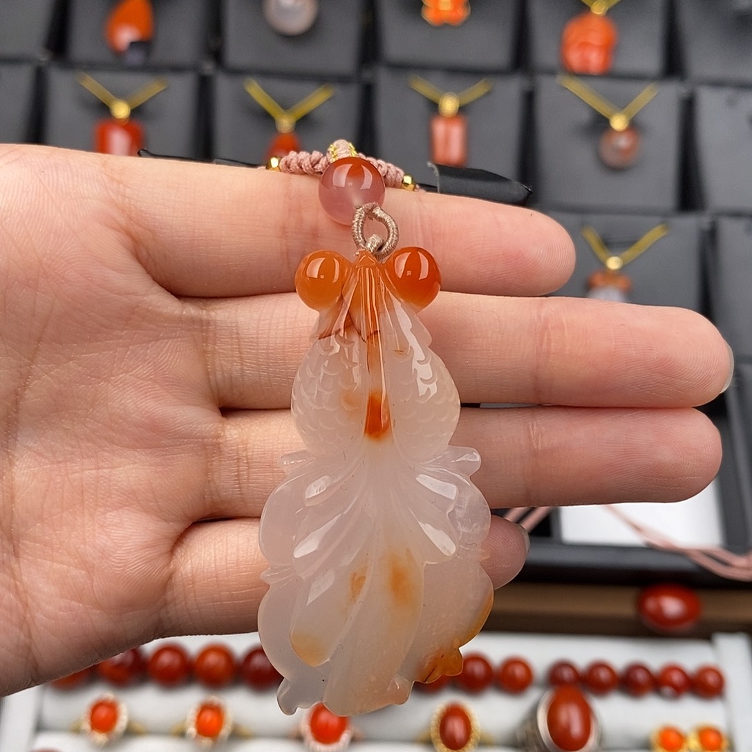 南红玛瑙未镶嵌四川凉山金鱼项链