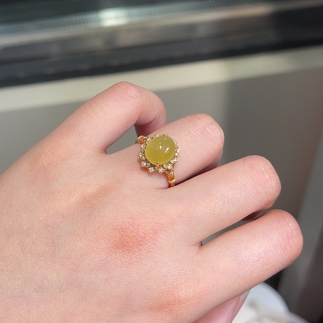 翡翠18K金镶嵌戒指蛋面