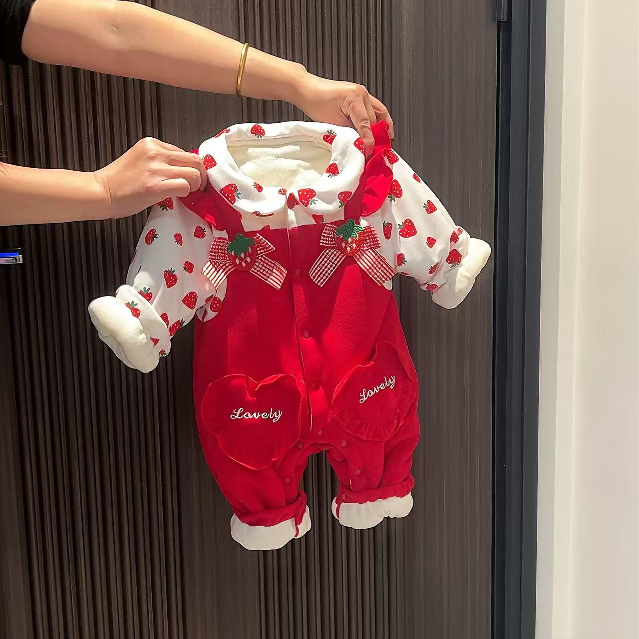 婴幼儿衣服新款秋冬季新生儿宝宝满月连体衣外出哈衣爬服周岁拜年