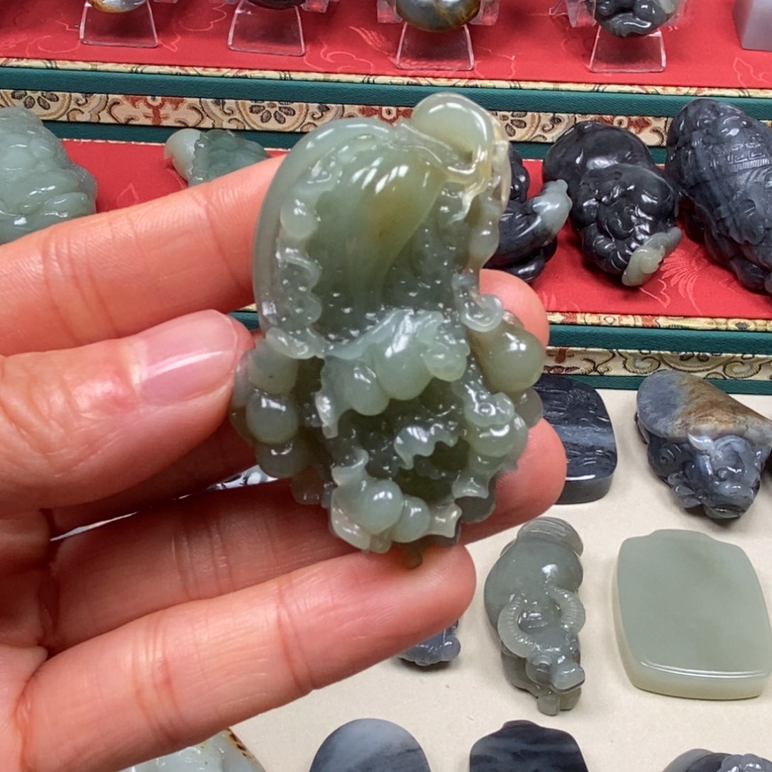 ****羡和田玉未镶嵌颈饰