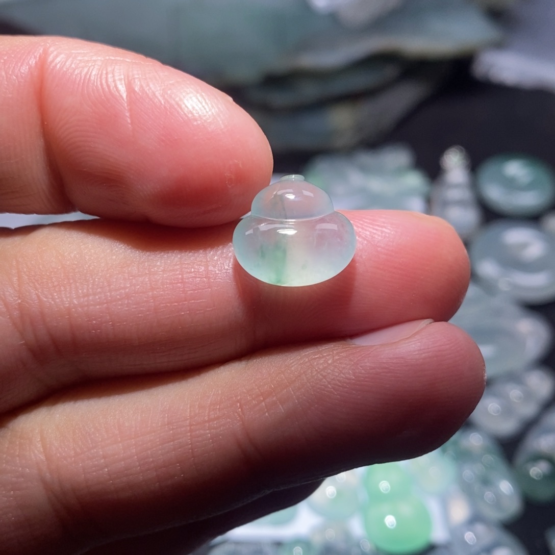 翡翠颈饰未镶嵌葫芦