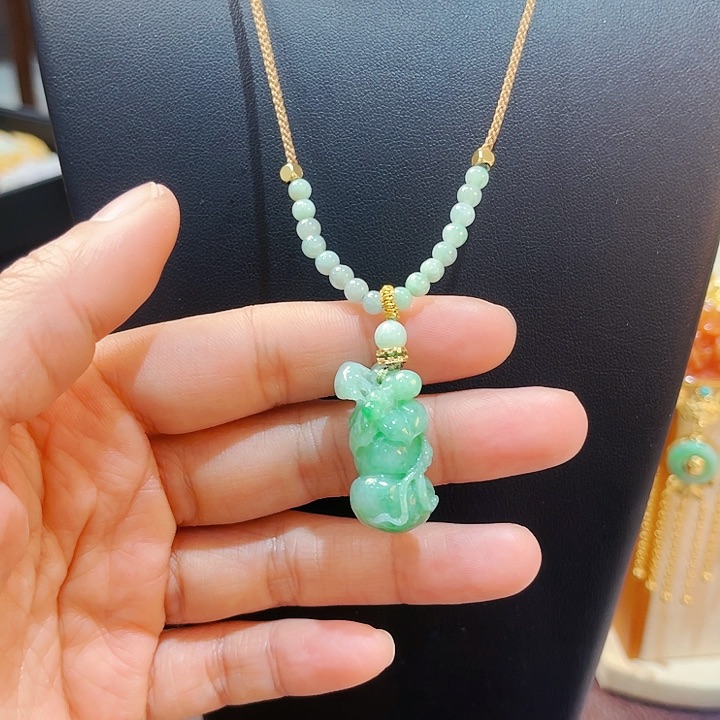 翡翠颈饰未镶嵌吊坠