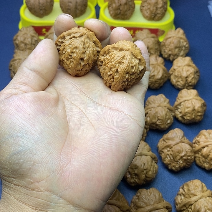把件文玩核桃小白狮子
