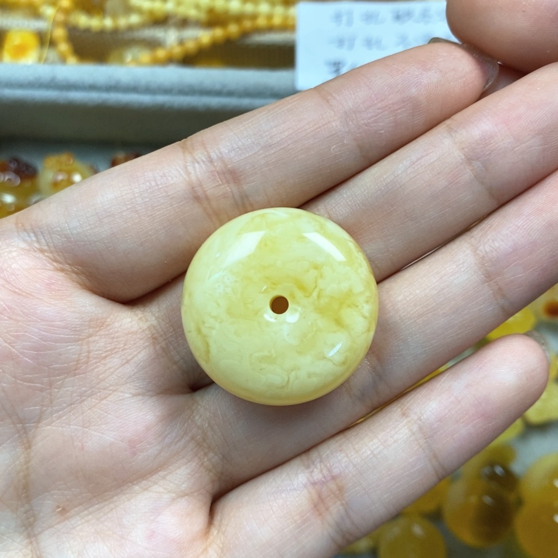蜜蜡颈饰未镶嵌平安扣