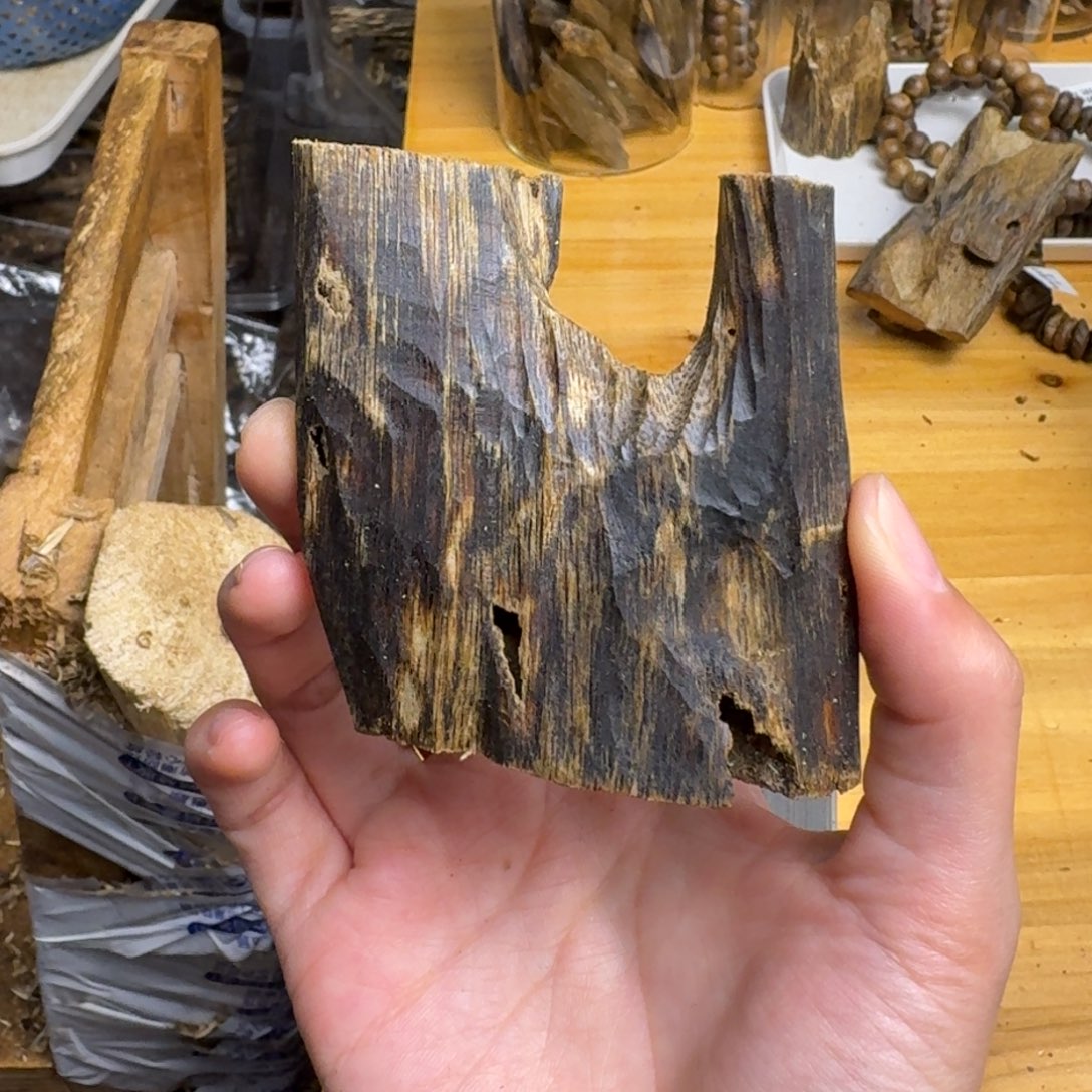 沉香沉香碎屑蓝宝石块料14克