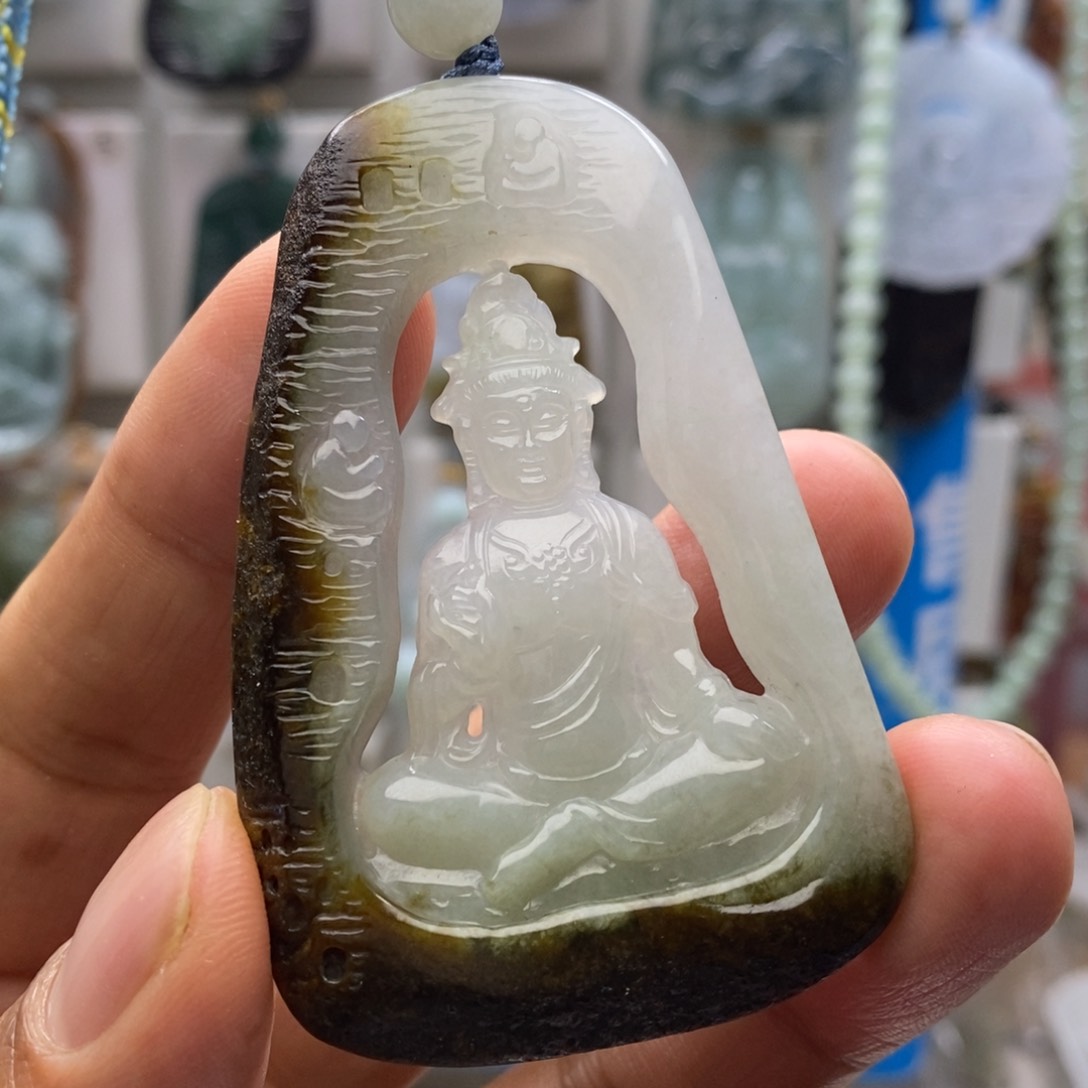 翡翠未镶嵌颈饰观音