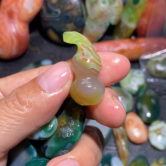 石英质玉珠宝半成品未镶嵌红*