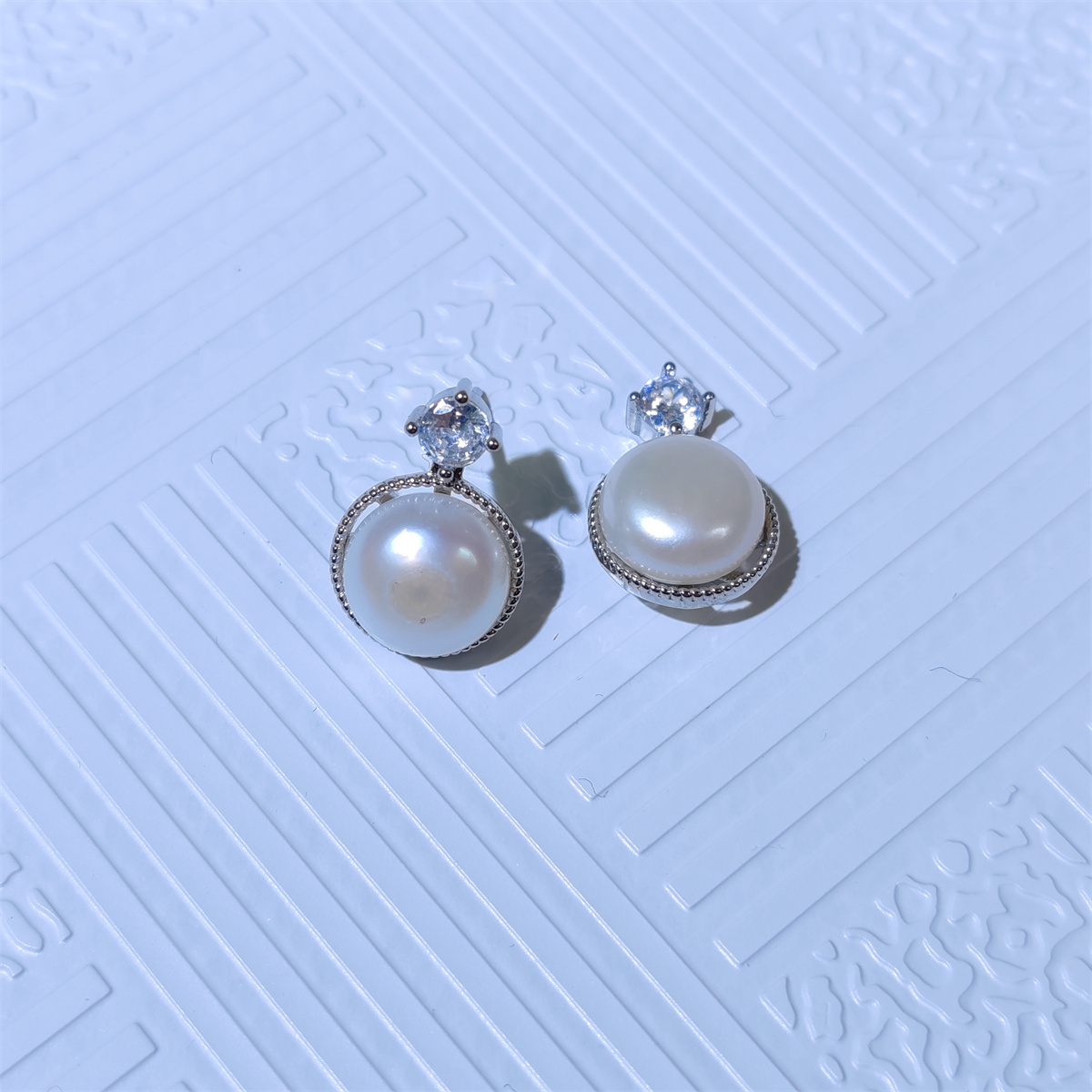 玉海珠宝丨淡水珍珠经典戴妃款耳钉法式时尚A11