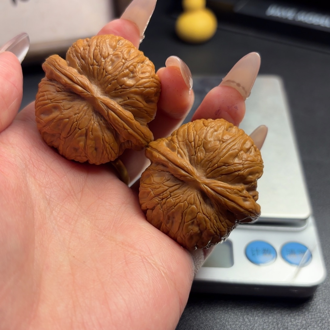 N***l文玩核桃吊坠文玩核桃元宝尺寸40