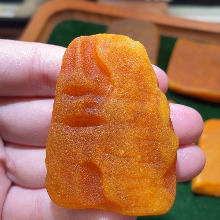 裸石琥珀未镶嵌香腊切牌