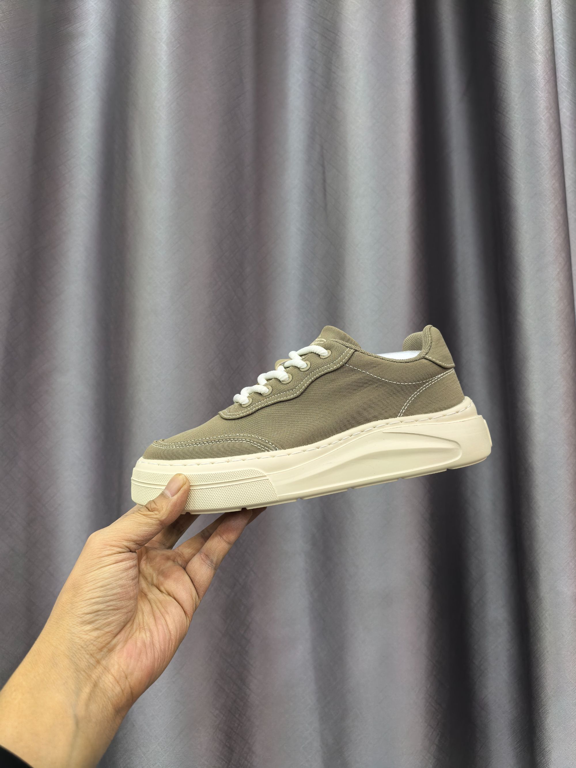 新款时尚百搭舒适运动休闲鞋V110