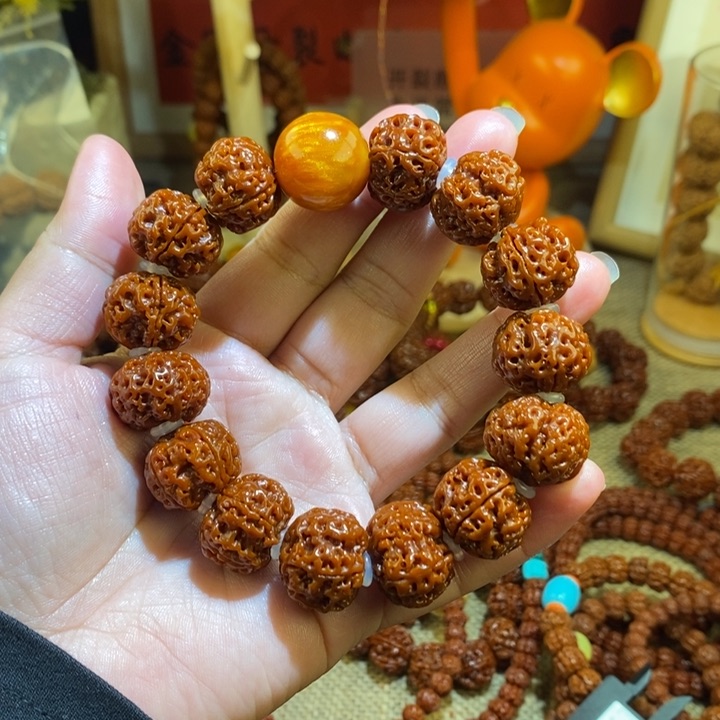 金刚菩提吊坠王*玉化185