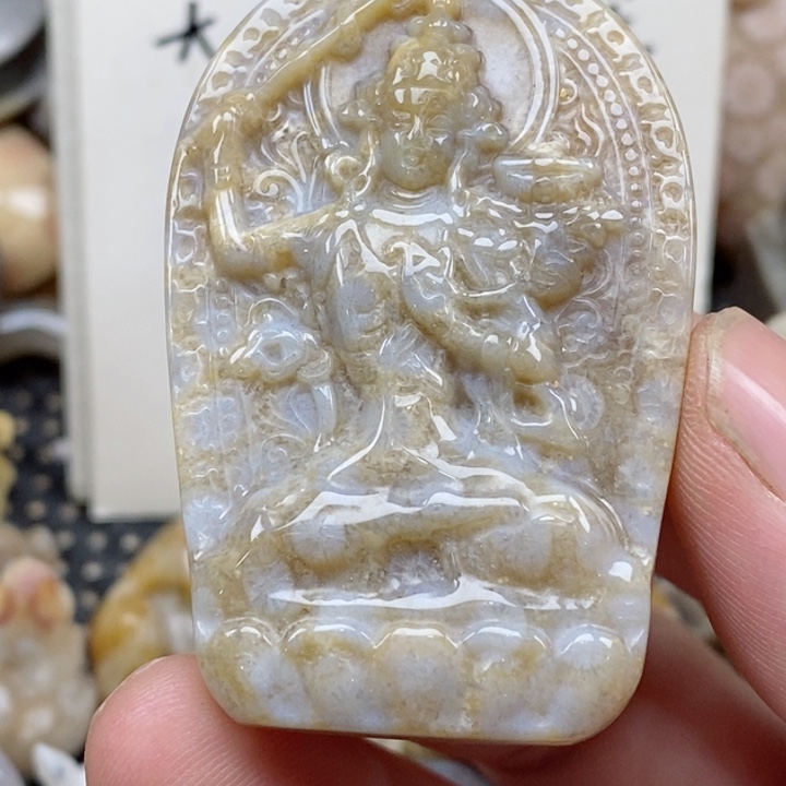 颈饰未镶嵌硅化珊瑚（珊瑚玉）