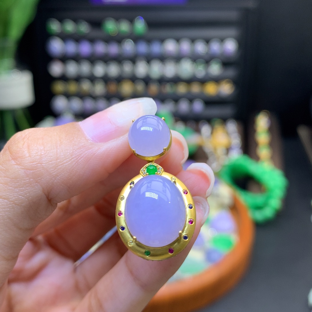 翡翠18K金镶嵌颈饰