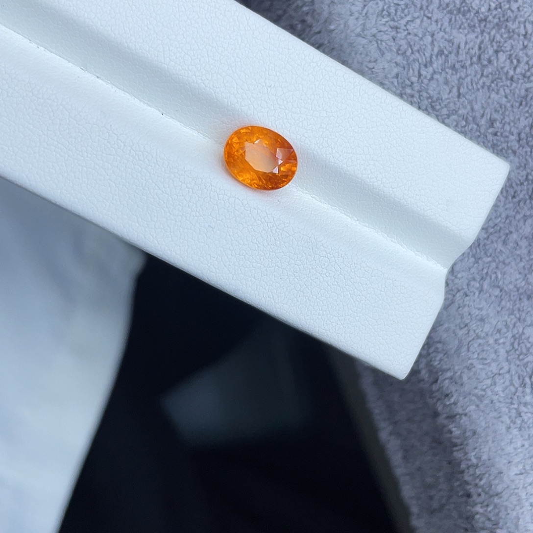 裸石未镶嵌石榴石（芬达石）3.35Ct