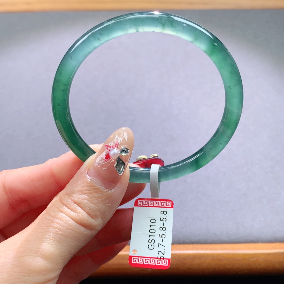 翡翠手镯未镶嵌天然翡翠手镯