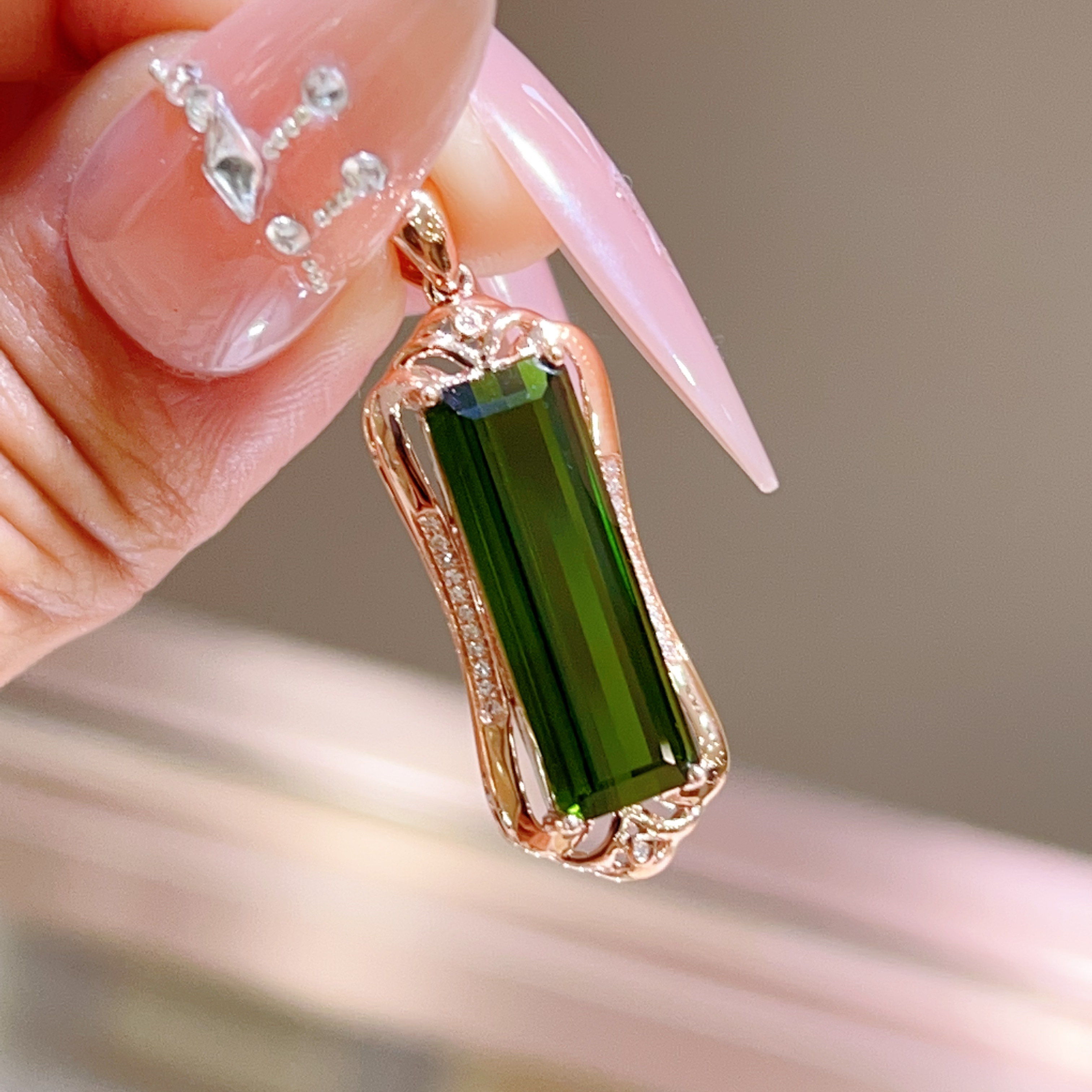 5.5ct 18k金镶嵌碧玺吊坠 4120