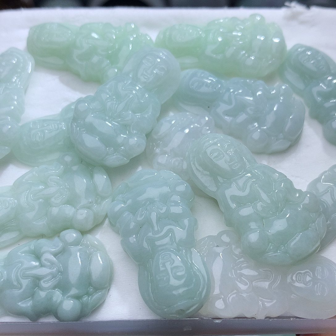 翡翠未镶嵌颈饰多样性发1个