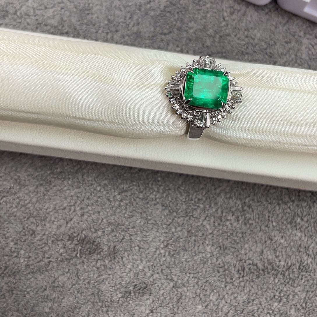 祖母绿戒指铂Pt850镶嵌繁**锦主石3.13Ct