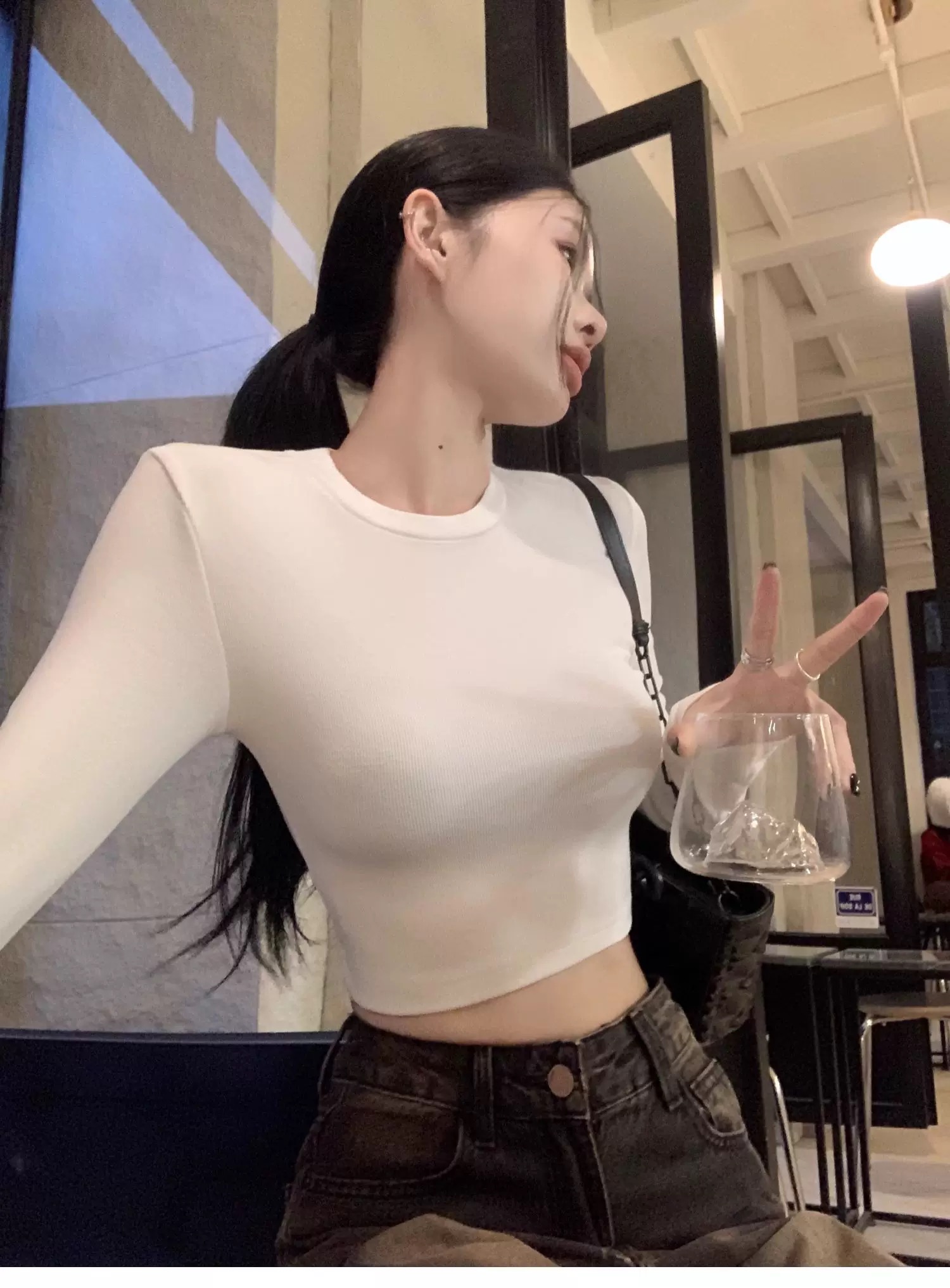 951秋季新款纯欲风性感辣妹镂空设计感修身紧身短款打底衫上衣