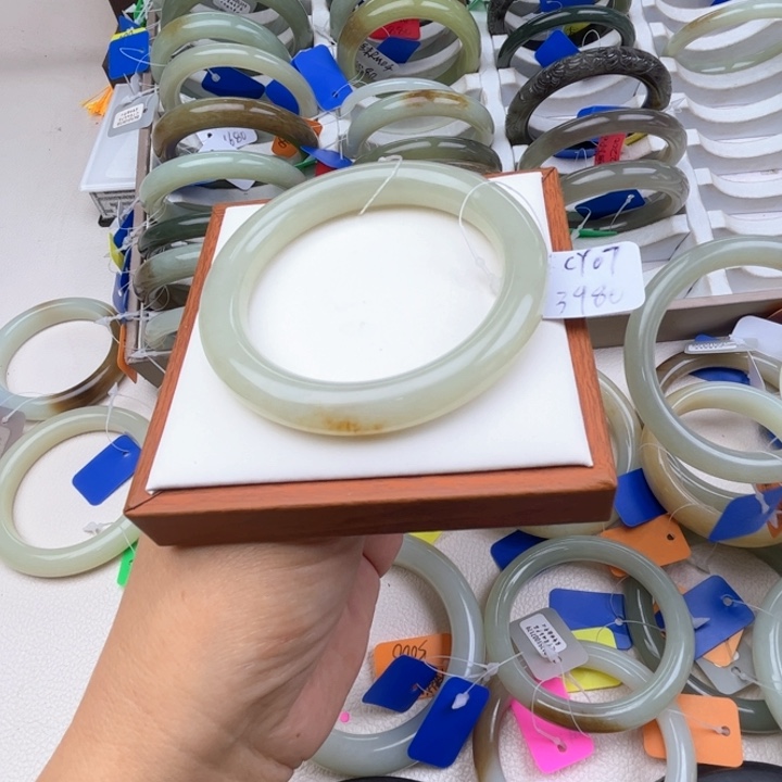 未镶嵌手镯和田玉七月