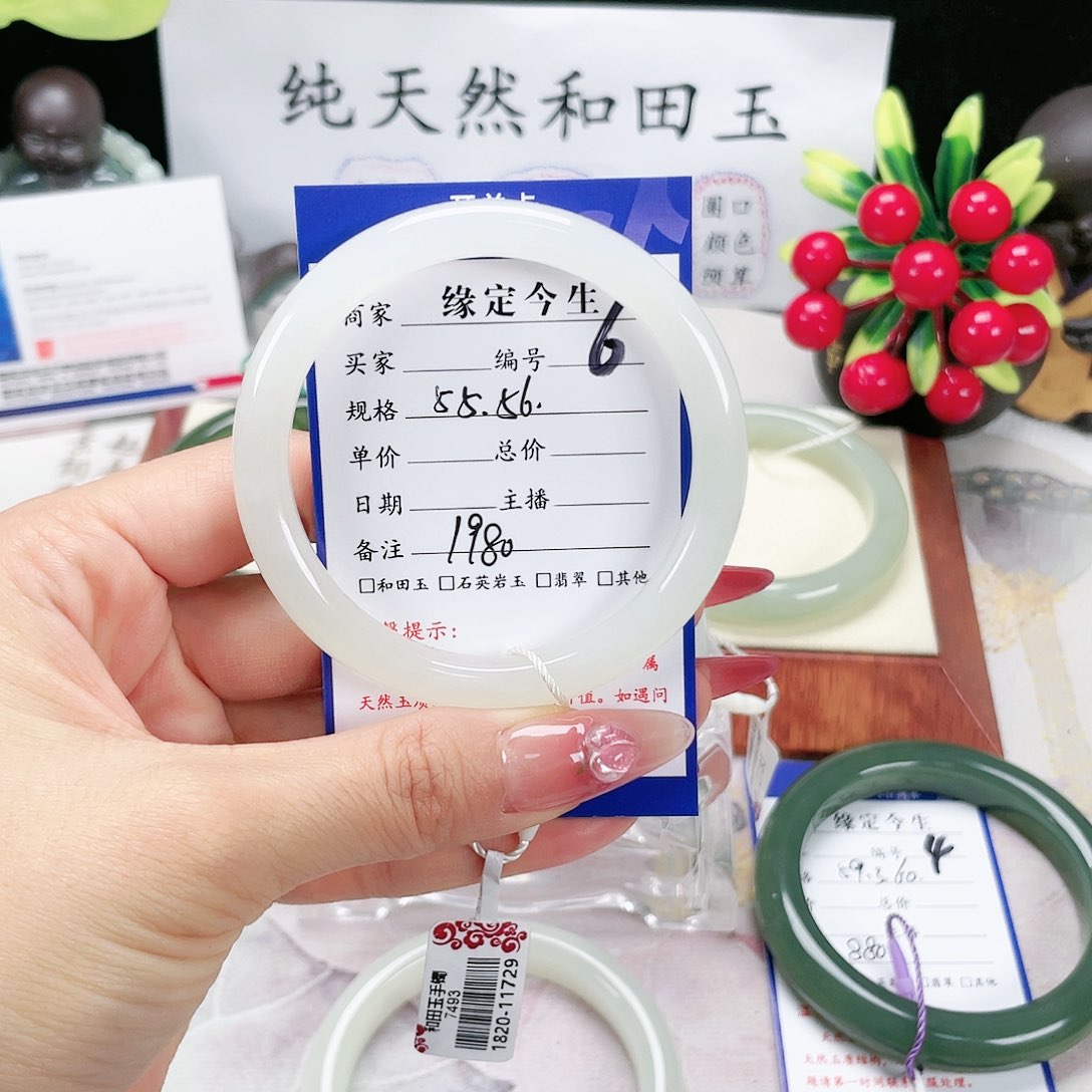 和田玉手镯未镶嵌