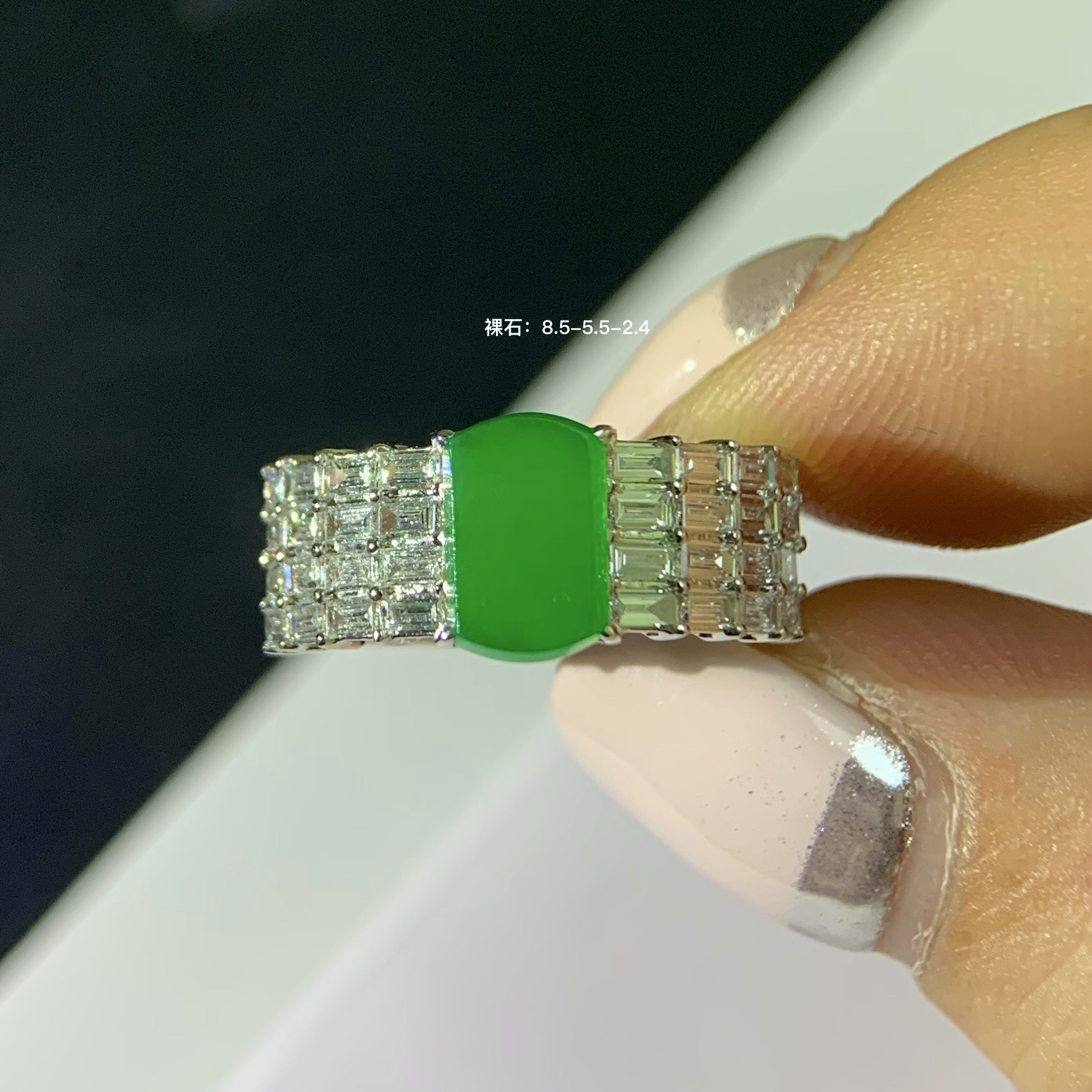 天然翡翠高冰正阳满绿无事牌戒指