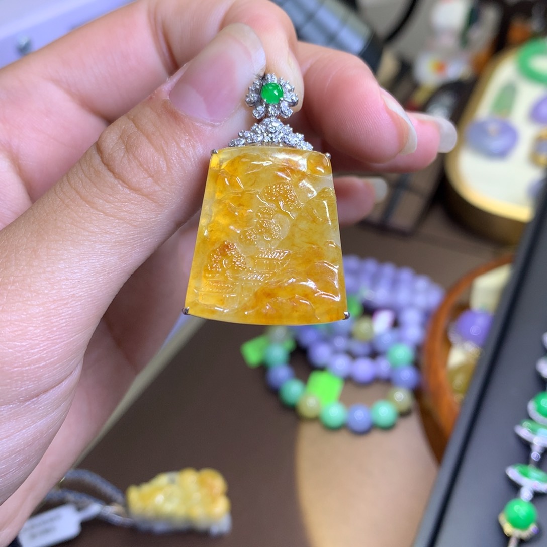 翡翠18K金镶嵌颈饰翡翠