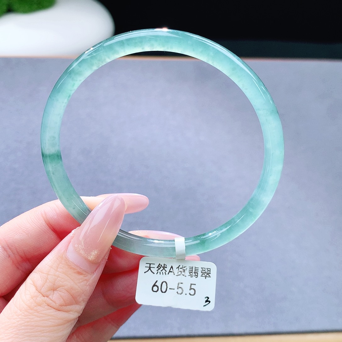 未镶嵌手镯（圆镯）翡翠