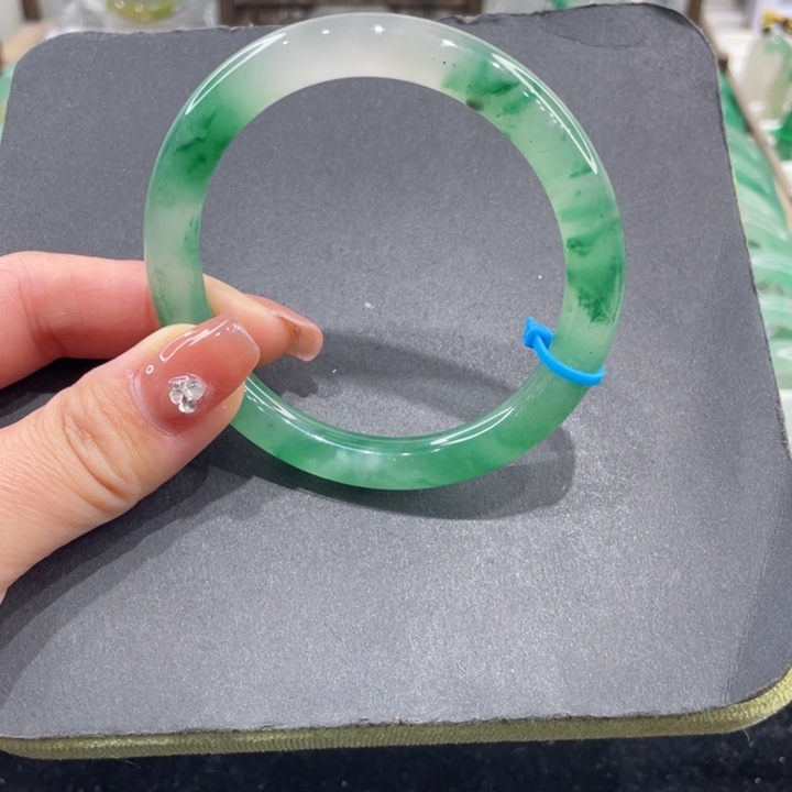 未镶嵌手镯石英质玉