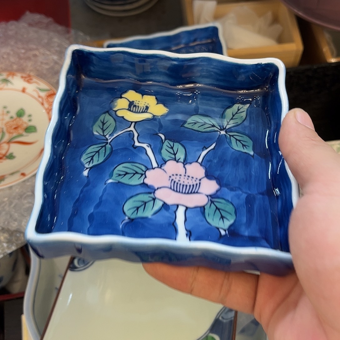 盖碗在家门口看到的小猫和我