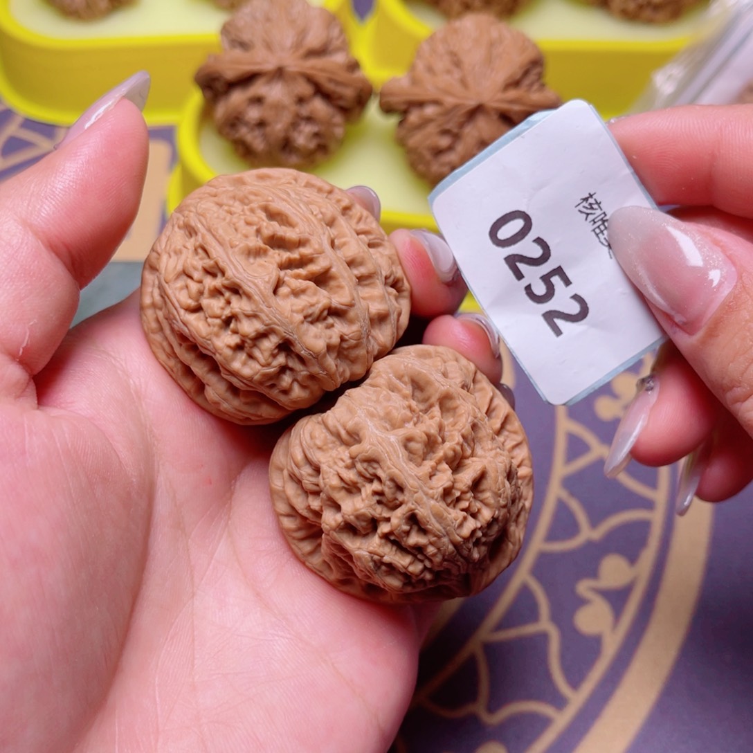 文玩核桃把件粗筋41～0252